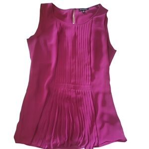 Le Chateau Fuchsia Colored Sleeveless Pleat Detailed Top XXS